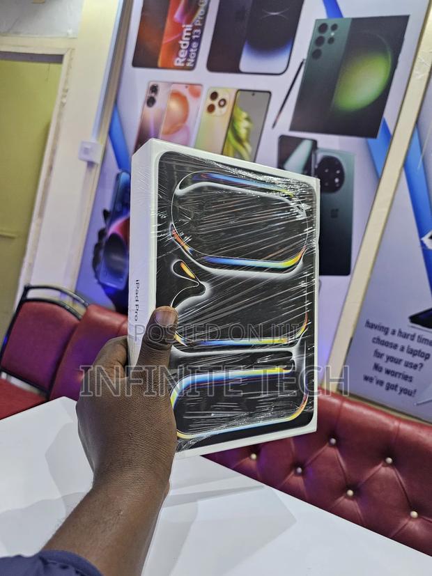 New Apple iPad Air 128 GB Black - main view