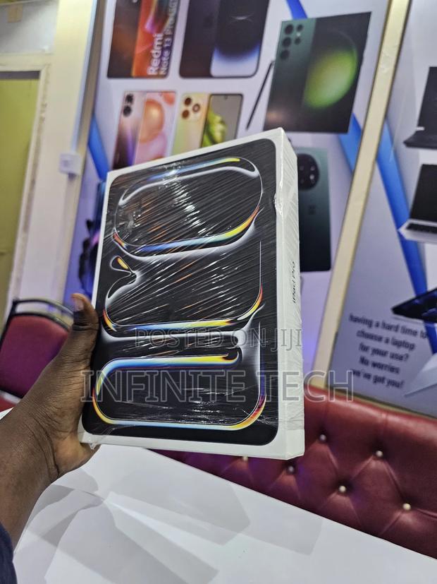 New Apple iPad Air 128 GB Black - main view