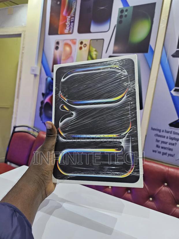 New Apple iPad Air 256 GB Black - main view