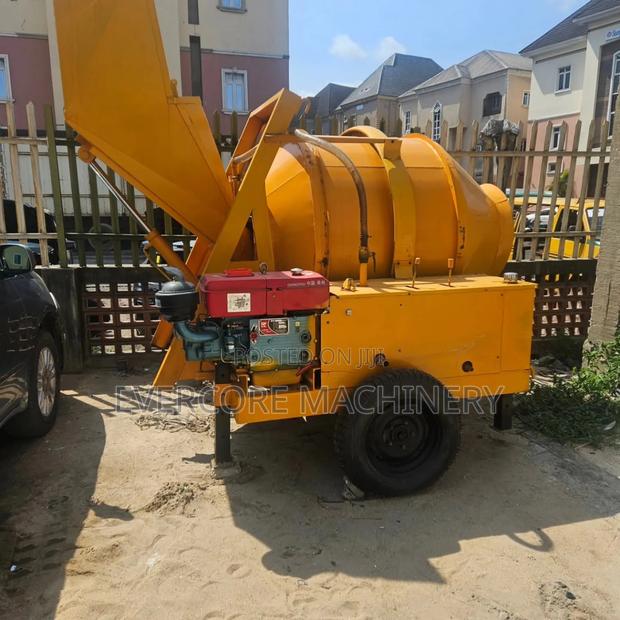 Rdcm350 Diesel Self-Loading Concrete Mixer With Watercooled Engine.
