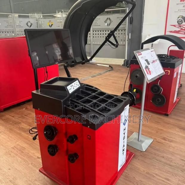 Heavy Commercial New Model Wheel Balancer Machine Single Phase. - main view