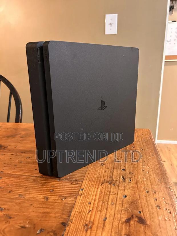 Piano Black Playstation 4 Slim 500gb With One Pad