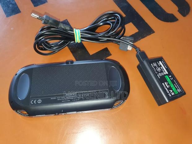 Slightly Used Ps Vita Piano Black - thumbnail 3