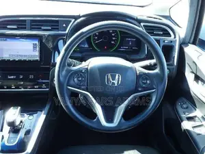 Honda Fit Shuttle 1.5 Hybrid 2WD 2018 White