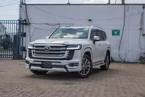 Toyota Land Cruiser LC300 2023 White