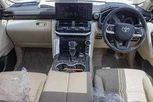 Toyota Land Cruiser LC300 2023 White