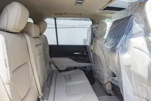 Toyota Land Cruiser LC300 2023 White