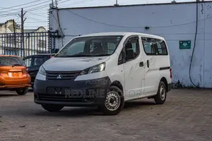 Mitsubishi Delica 2018 Off white
