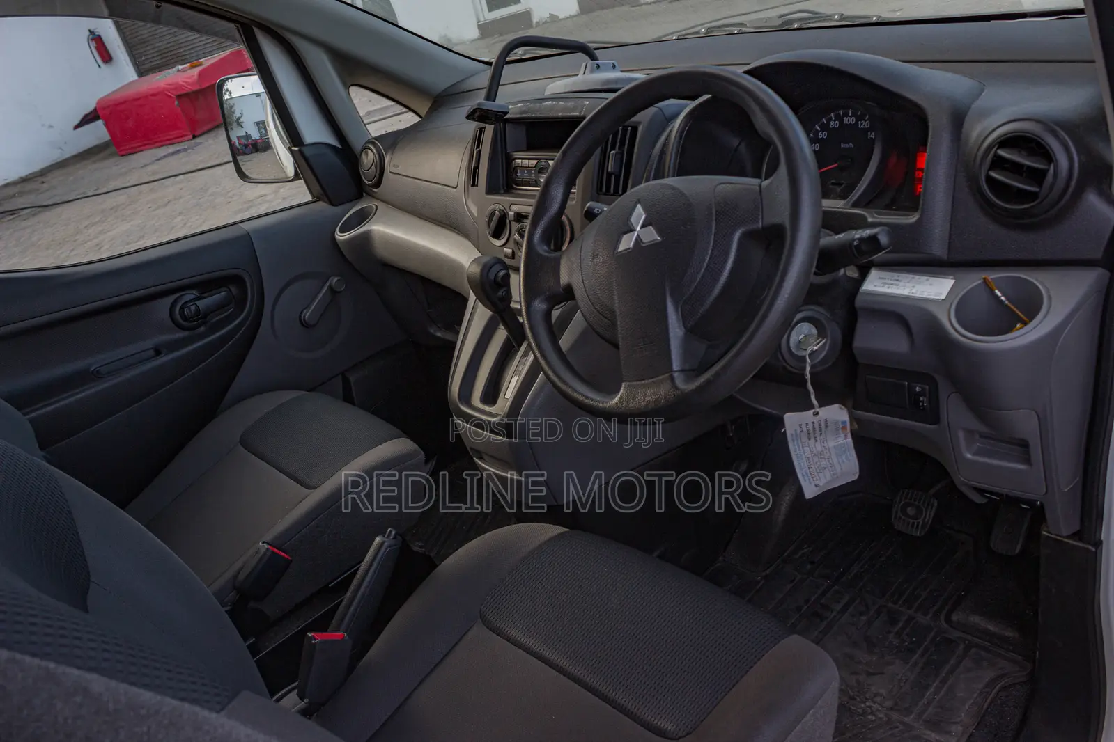Mitsubishi Delica 2018 Off white