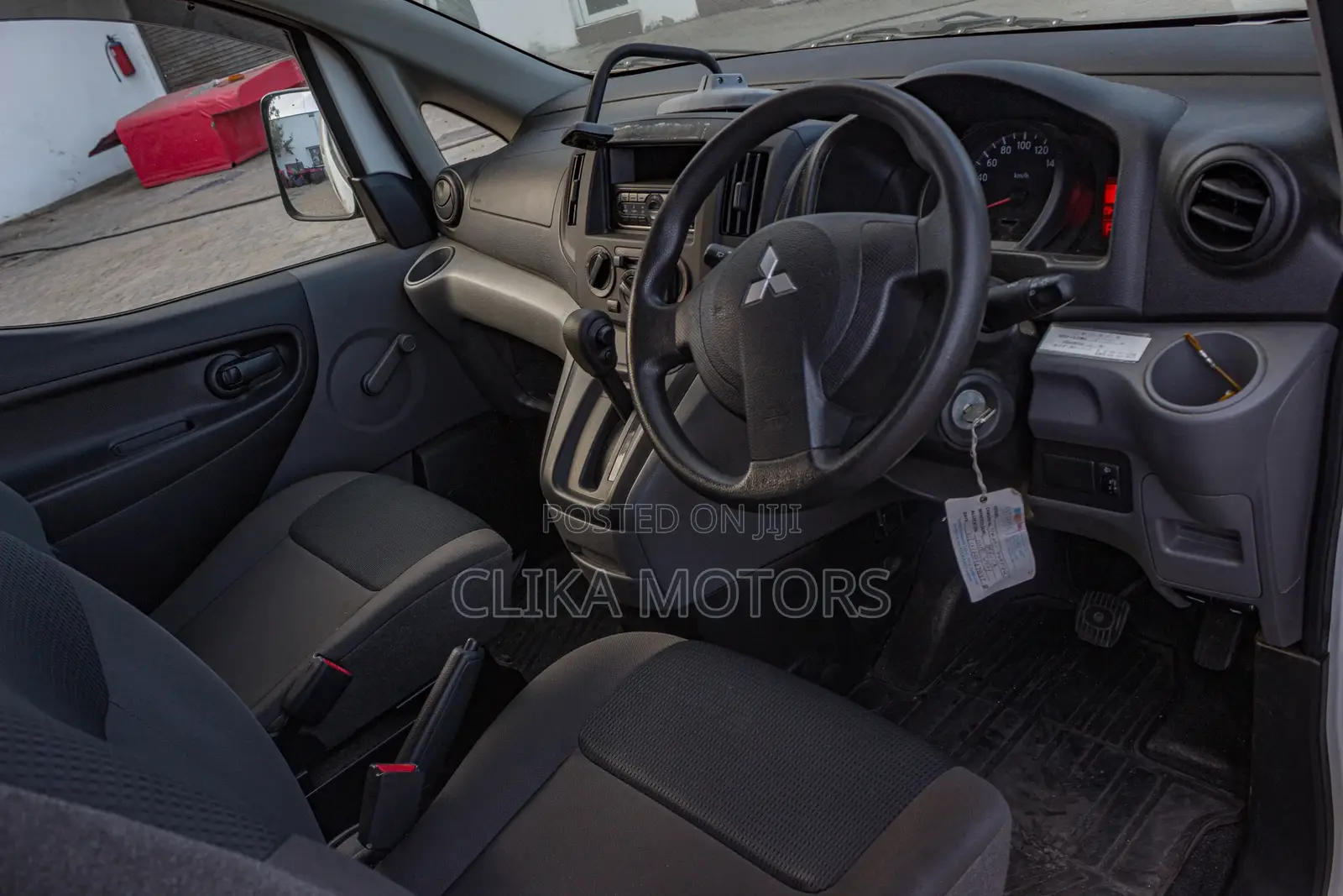 Mitsubishi Delica 2018 Off white