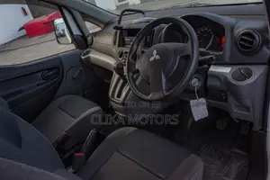 Mitsubishi Delica 2018 Off white