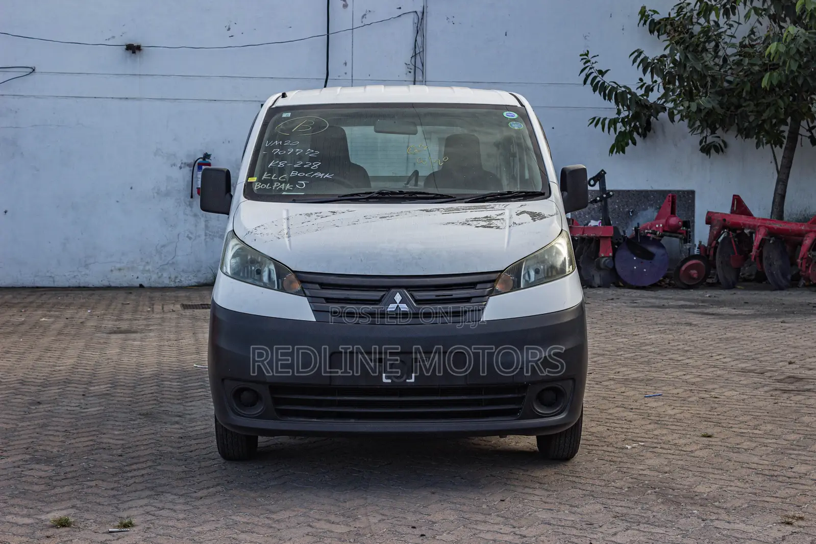 Mitsubishi Delica 2018 Off white