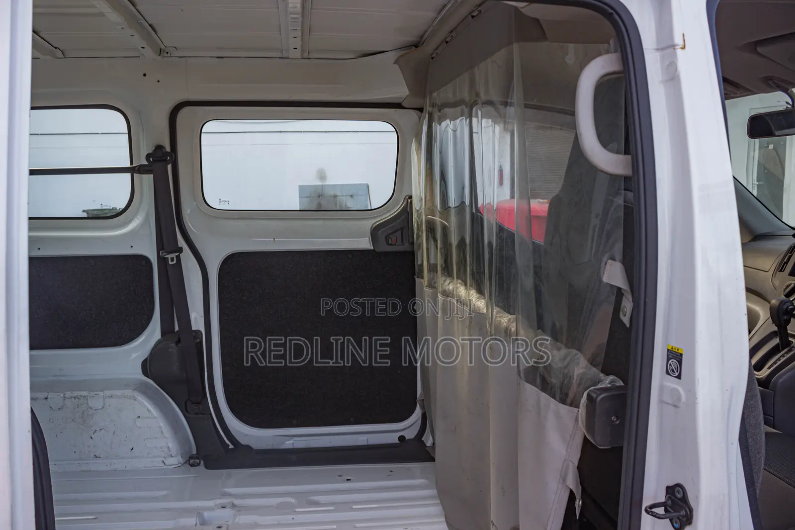 Mitsubishi Delica 2018 Off white
