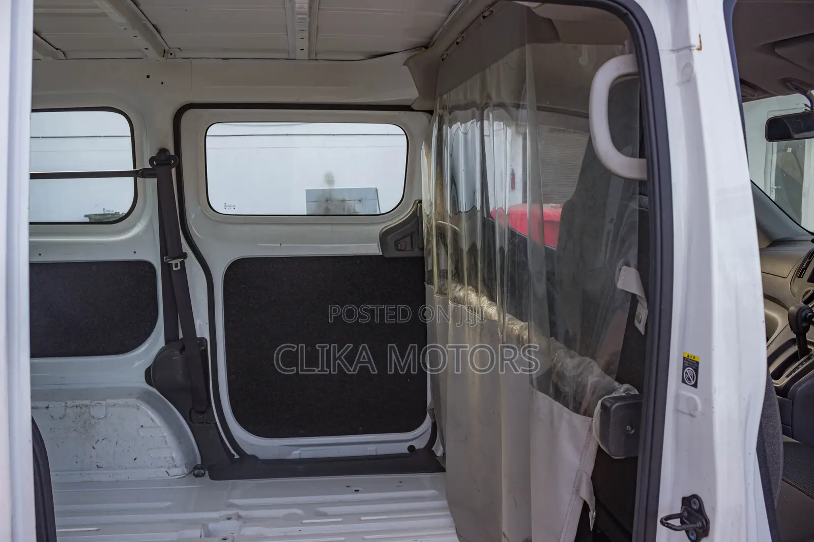 Mitsubishi Delica 2018 Off white