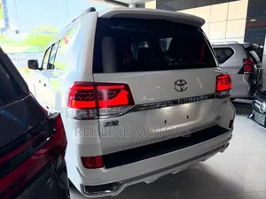 Toyota Land Cruiser 4.6 V8 ZX 2019 White