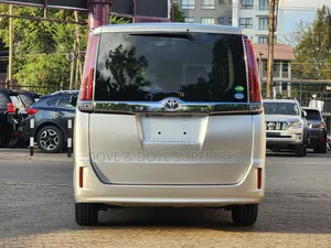Toyota Noah 2.0 FWD (8 Seater) 2018 Silver