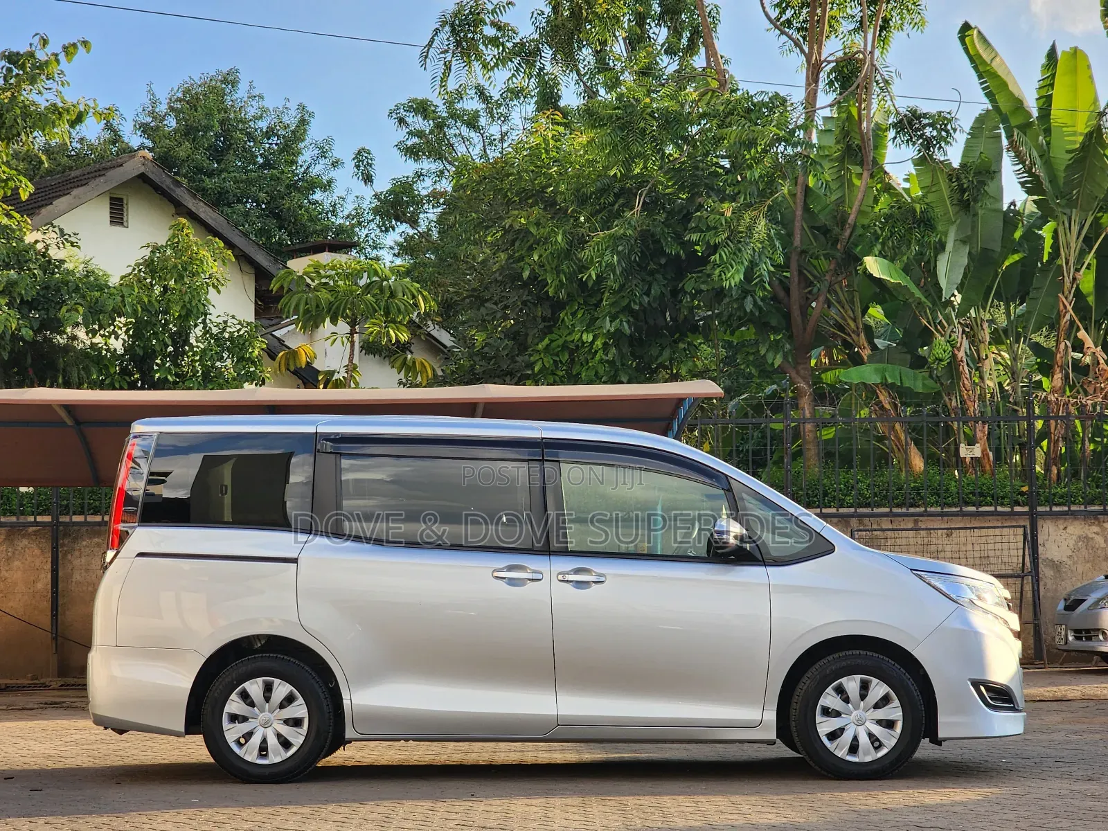 Toyota Noah 2.0 FWD (8 Seater) 2018 Silver
