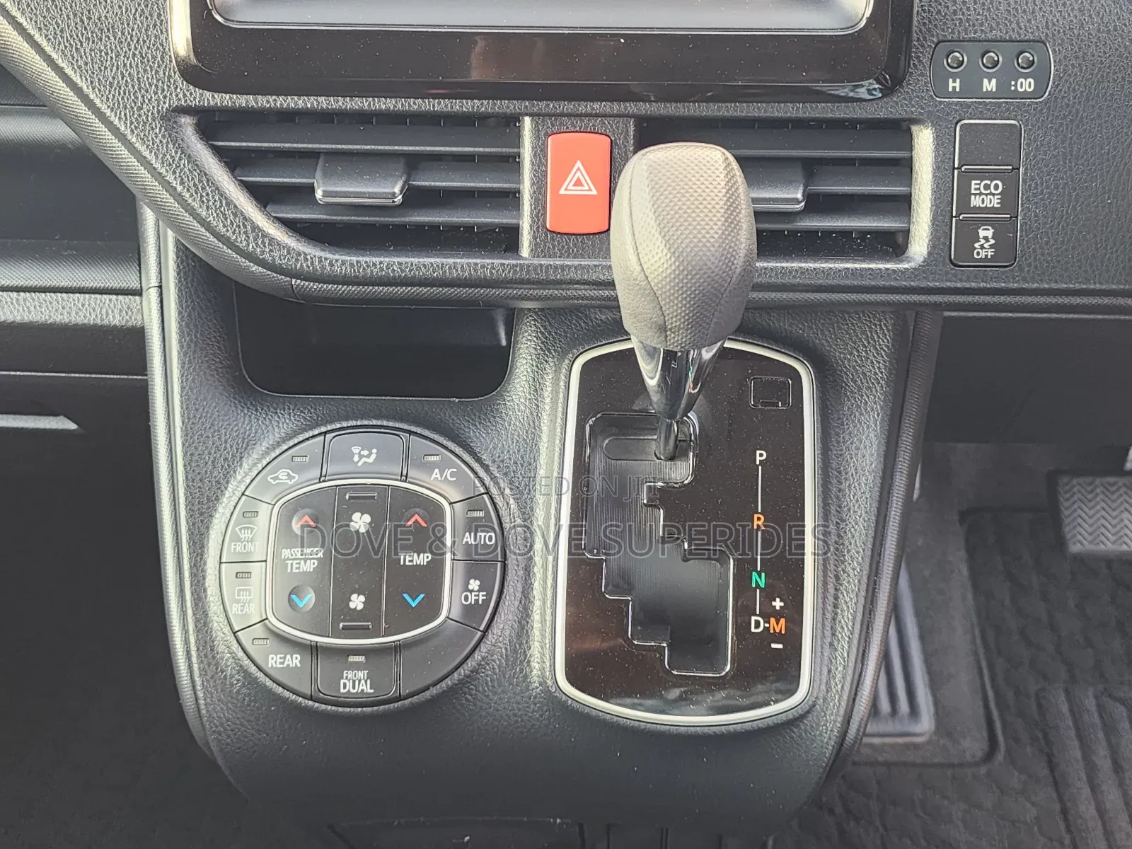 Toyota Noah 2.0 FWD (8 Seater) 2018 Silver