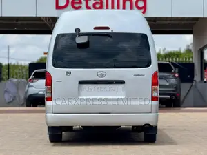 Toyota HiAce 2018 Silver
