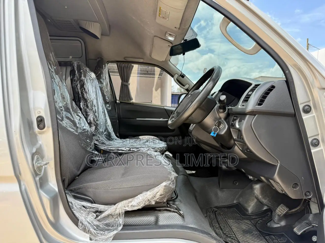 Toyota HiAce 2018 Silver