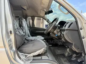 Toyota HiAce 2018 Silver