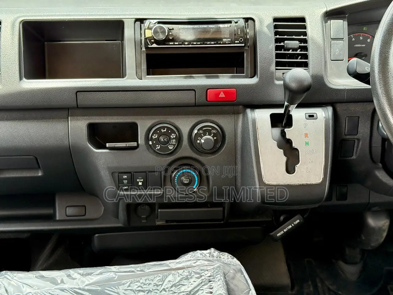 Toyota HiAce 2018 Silver