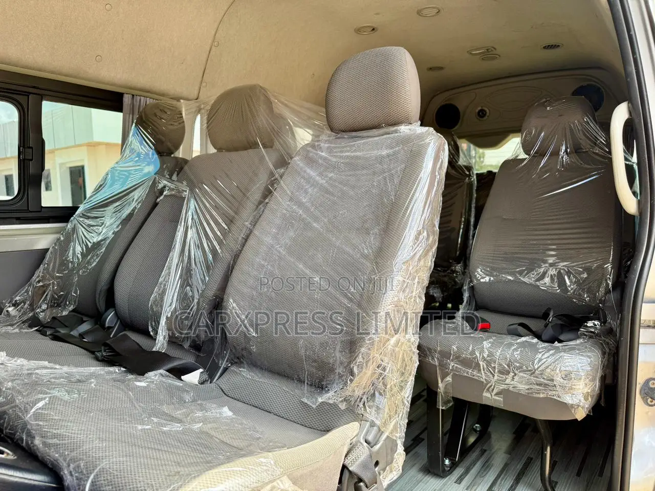 Toyota HiAce 2018 Silver