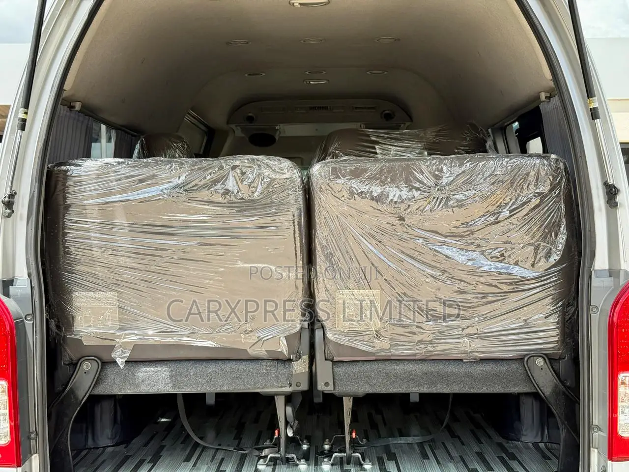 Toyota HiAce 2018 Silver