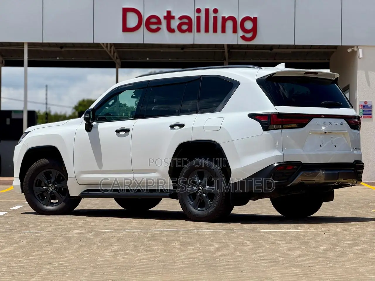 Lexus LX LX 600 2022 White