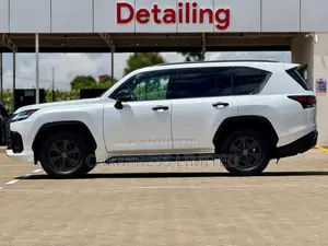 Lexus LX LX 600 2022 White