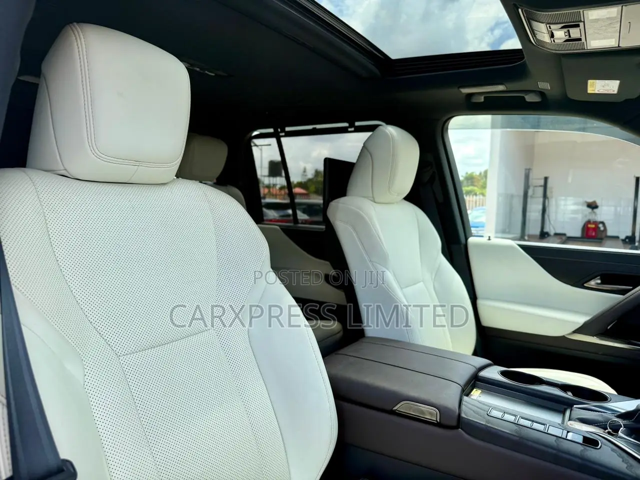 Lexus LX LX 600 2022 White
