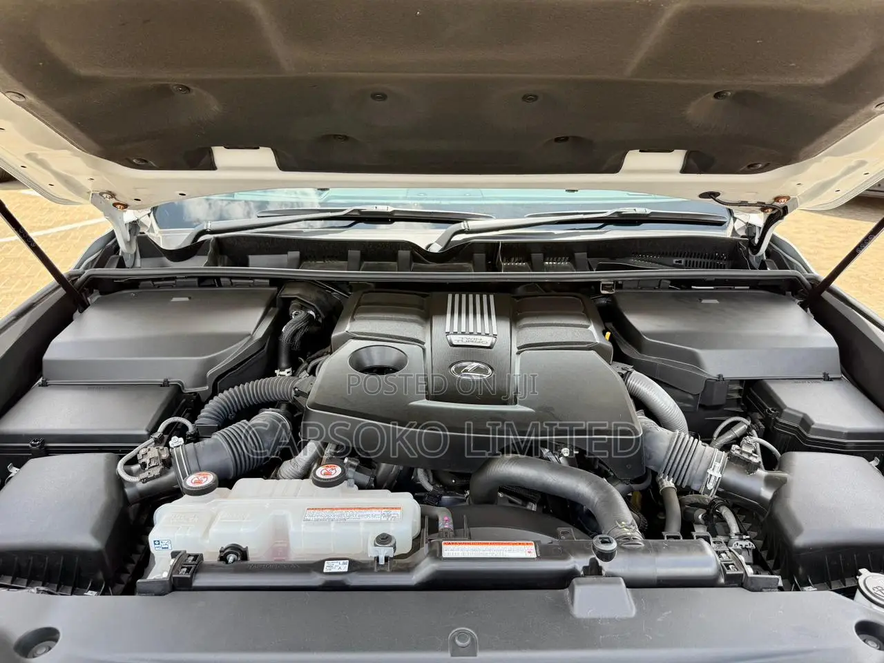 Lexus LX LX 600 2022 White