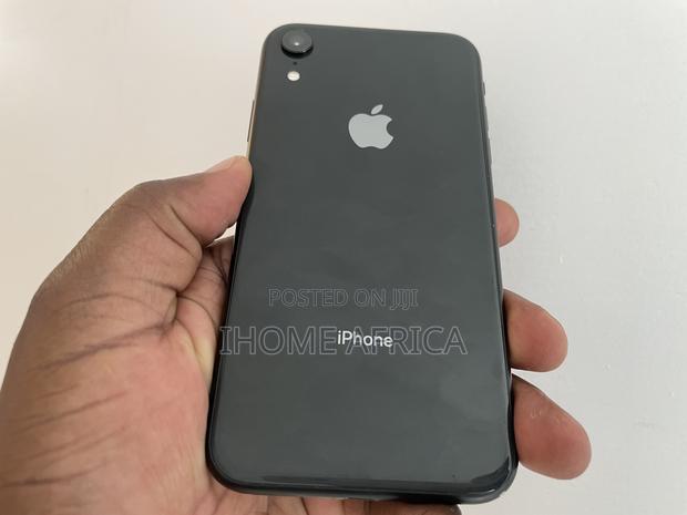 Apple XR 64 GB Black