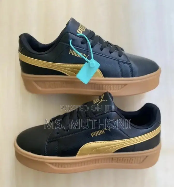 Puma Smash Platform V3 Sneakers in White / Black Size 40-45