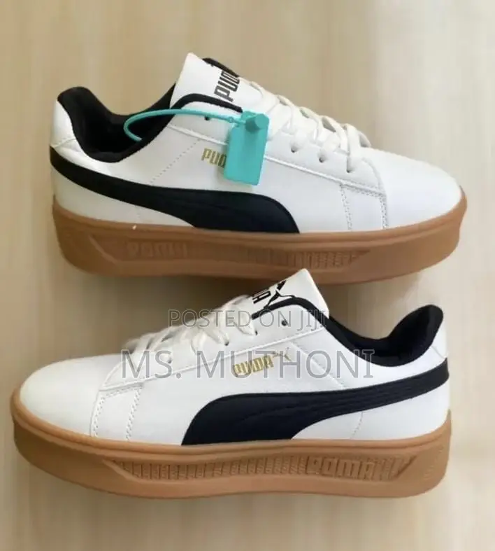 Puma Smash Platform V3 Sneakers in White / Black Size 40-45