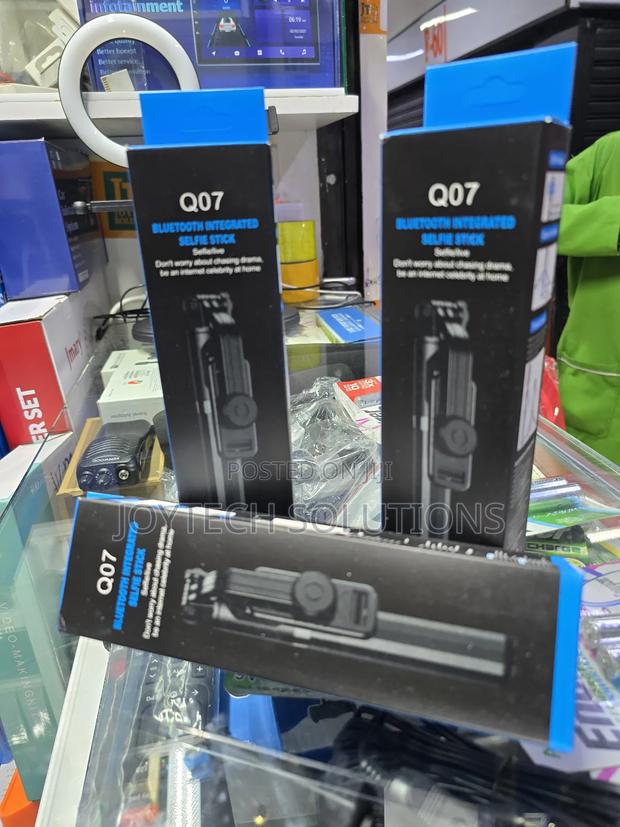 Tripod Selfie Stick - main view