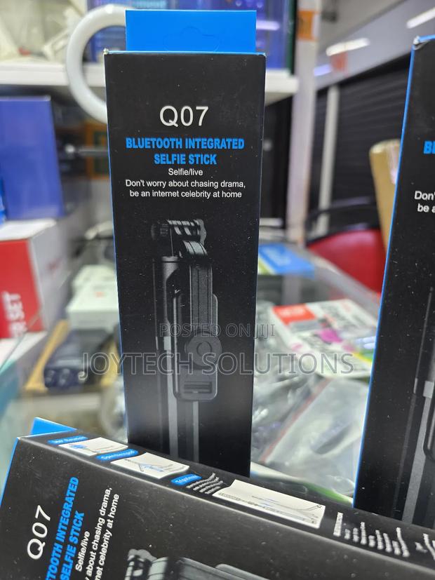 Tripod Selfie Stick - thumbnail 2