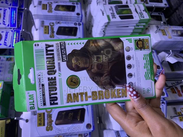 Qerdfe Privacy Glass Screen Protector for Samsung Galaxy S25+ - thumbnail 3