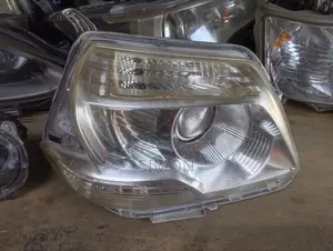Headlight Toyota Sienta