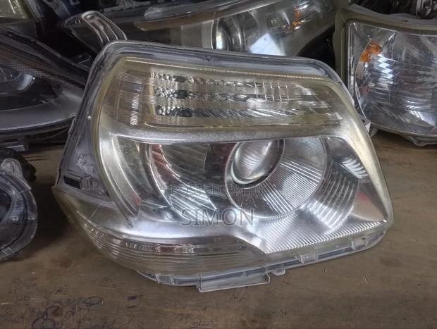 Headlight Toyota Sienta