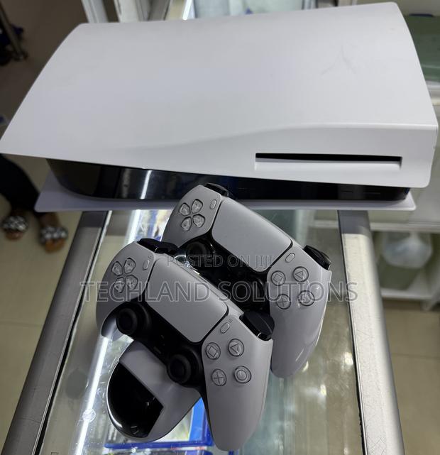 Nganya Condition Ps5 Standard Console - thumbnail 4