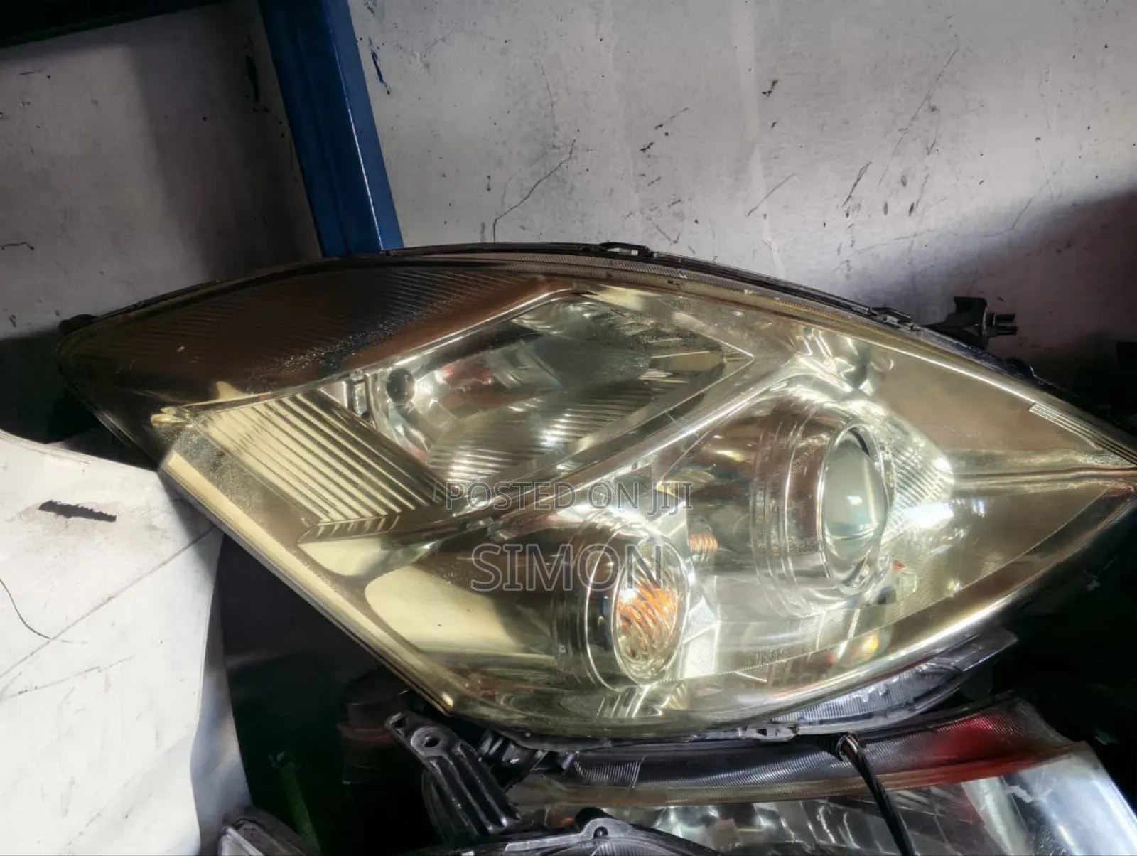 RHS Toyota Isis Headlight