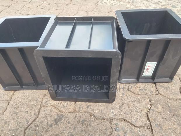 Concrete Plastic Cube Moulds - thumbnail 2