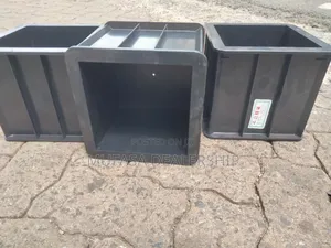 Certified Plastic Moulds/Cube Moulds