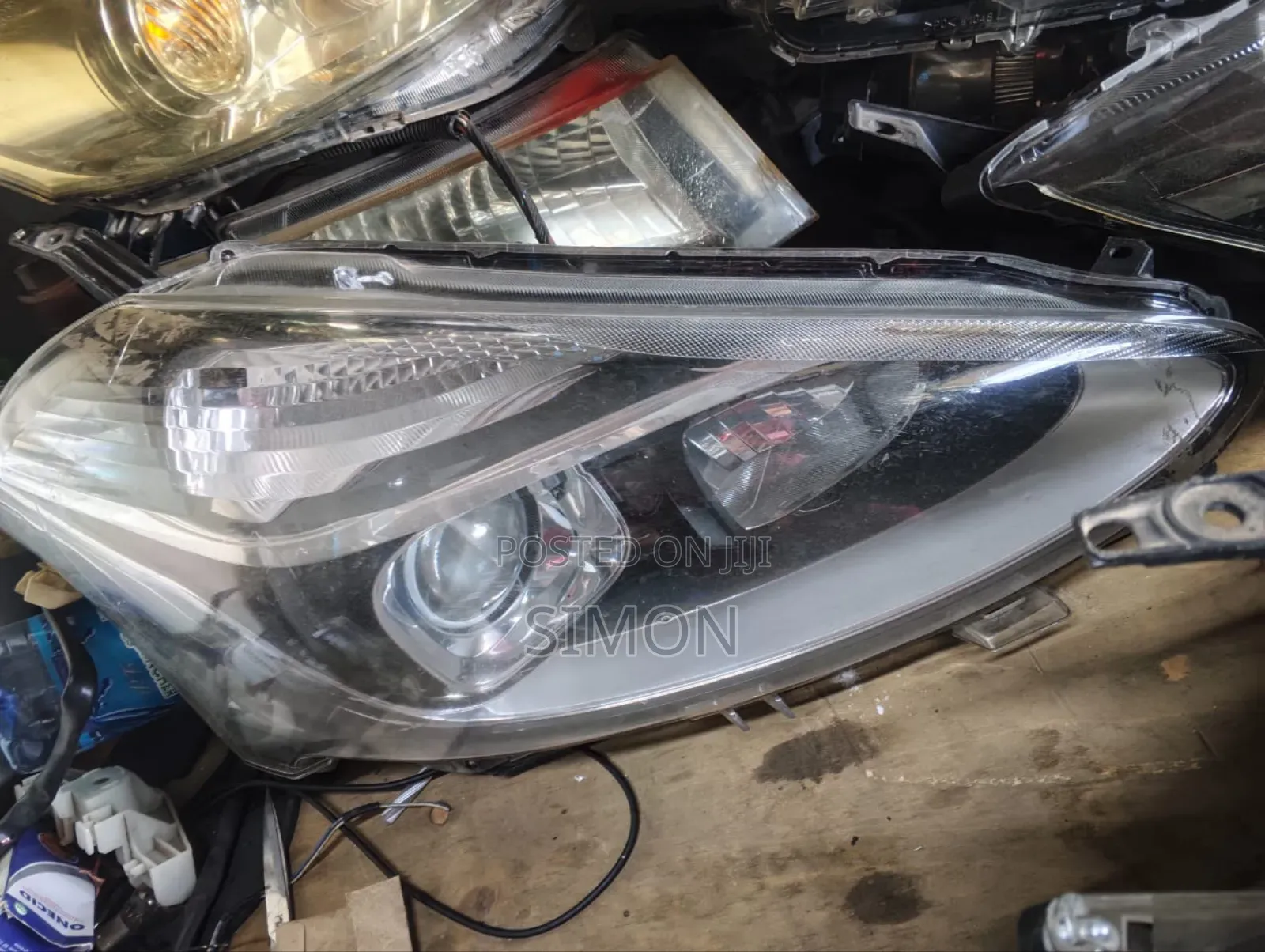 Right-Headlight Toyota Passo 2012