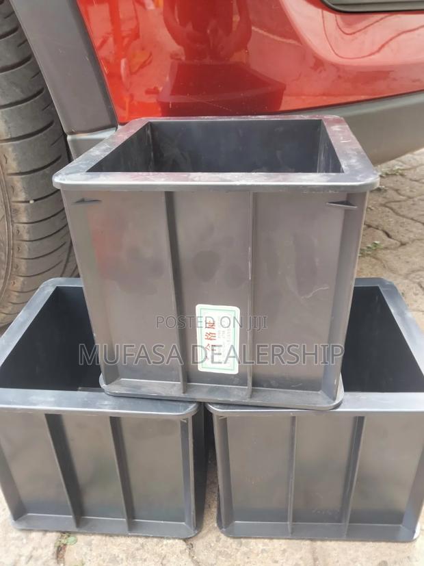 Reusable Plastic Cube Moulds - main view