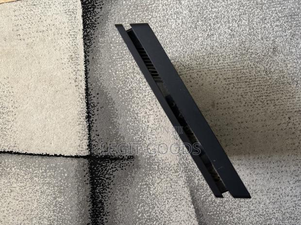 Playstation 4 Slim - thumbnail 2