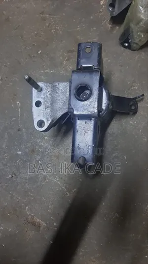 Engine Mount Toyota Vitz