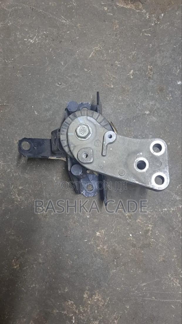 Engine Mount Mitsubishi Mirage