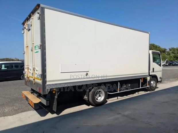 Isuzu Elf 2019 - thumbnail 3